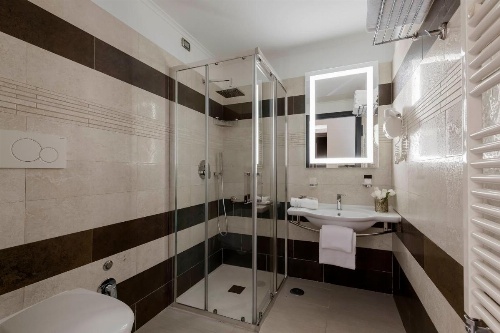 Yes Hotel image 17