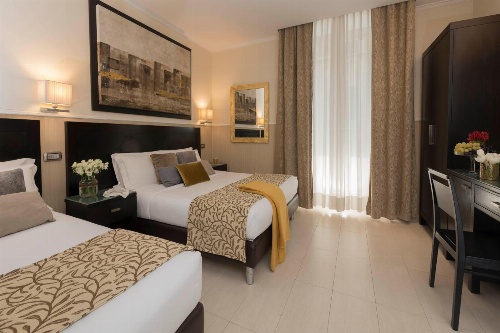 Yes Hotel image 3